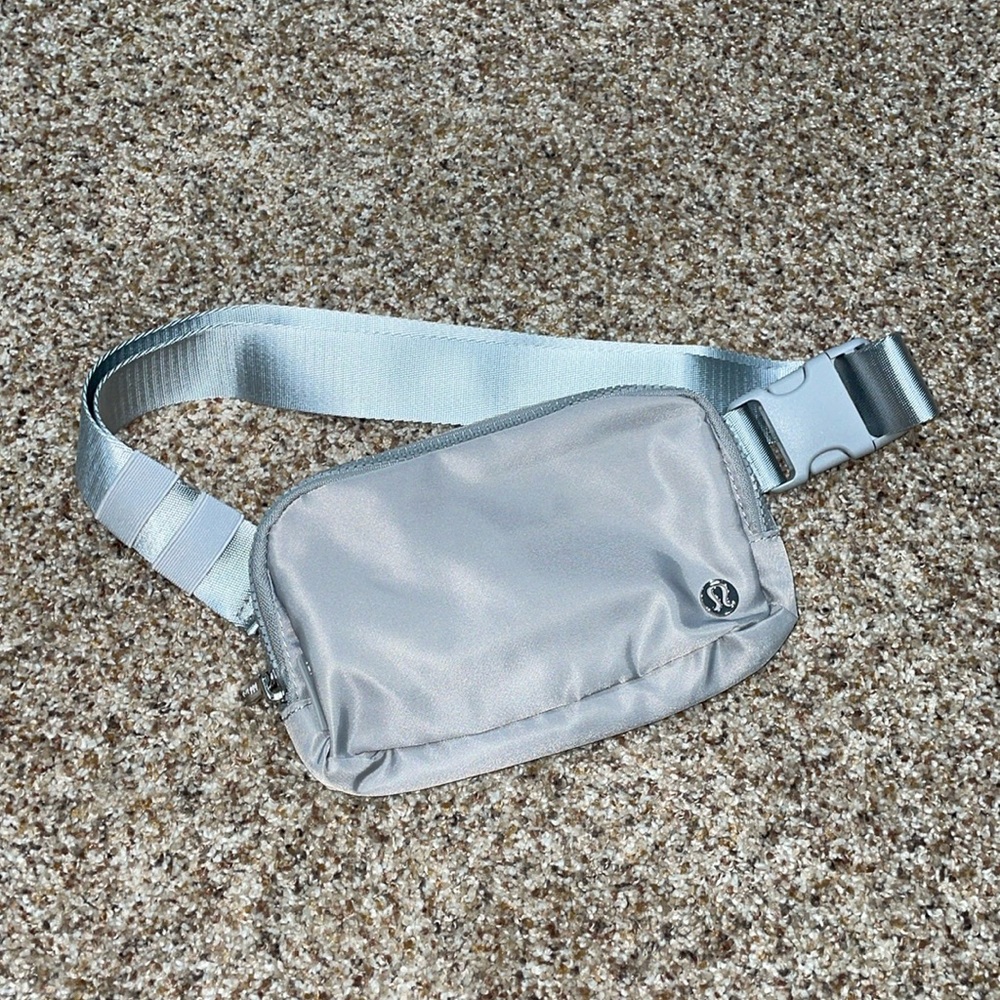 Lululemon Belt Bag- Silver